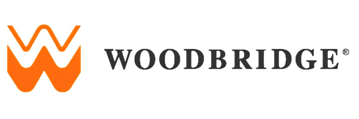 Logotipo da Woodbridge, empresa líder em tecnologia de espumas automotivas, onde Luis Meireles atuou em operações industriais de alta precisão.